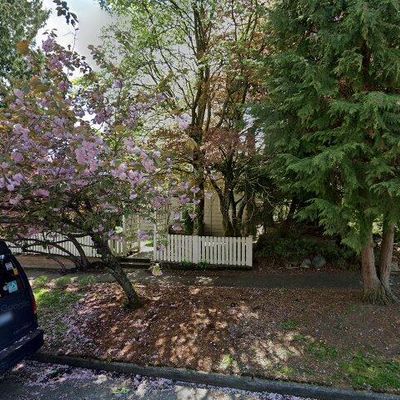 939 A N 91 St St, Seattle, WA 98103