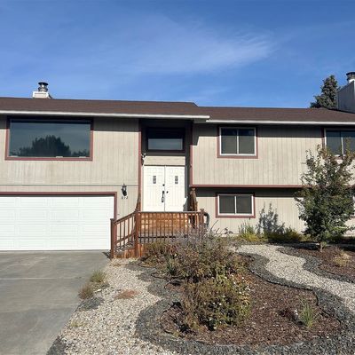 812 Edgewater Ln, Moses Lake, WA 98837