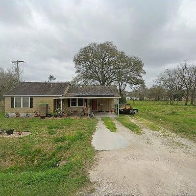 818 Cincinnati St, Angleton, TX 77515