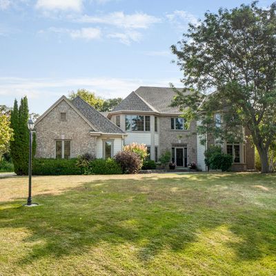 W290 N3820 Fox Field Ct, Pewaukee, WI 53072