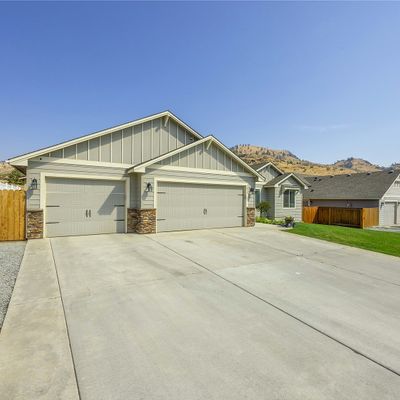 1015 Sunny Brooke Ln, Chelan, WA 98816