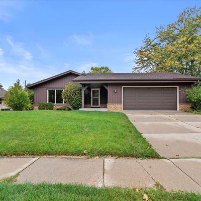 9775 S Shepard Hills Dr, Oak Creek, WI 53154