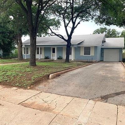 1102 1 St St, Brownwood, TX 76801