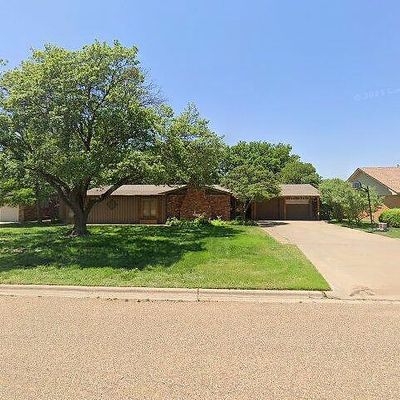 1111 Holliday St, Plainview, TX 79072