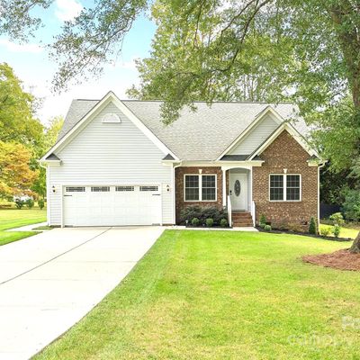 1114 Woodhaven Dr, Mount Holly, NC 28120