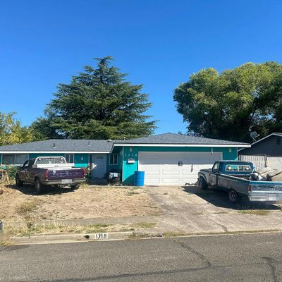 1118 N 5 Th St, Central Point, OR 97502