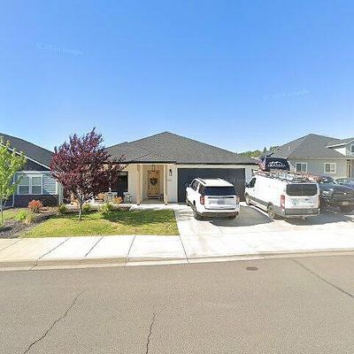 1055 Arrowhead Trl, Eagle Point, OR 97524