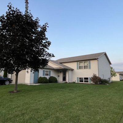 1061 Province Ter, Menasha, WI 54952