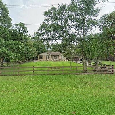 1075 County Road 687, Angleton, TX 77515