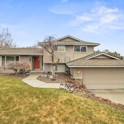 11 Herlou Dr, Selah, WA 98942