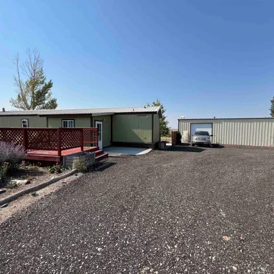 11 Mills Rd, Riverton, WY 82501