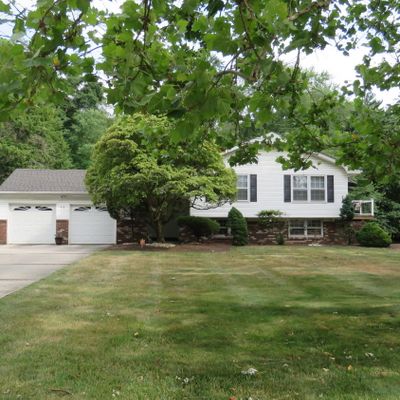 11 Nottingham Rd, Manalapan, NJ 07726