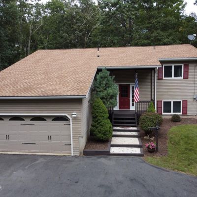 126 Hawk View Dr, Milford, PA 18337