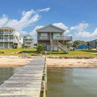 130 S Ferry Dock Rd, Harkers Island, NC 28531