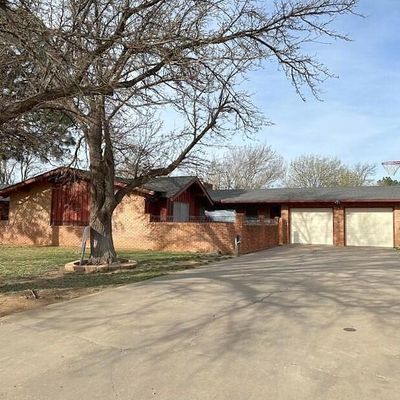 1311 Holliday Drive, Plainview, TX 79072