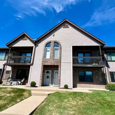 1343 Meadowcreek Dr, Unit H, Pewaukee, WI 53072