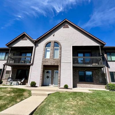 1343 Meadowcreek Drive, Pewaukee, WI 53072