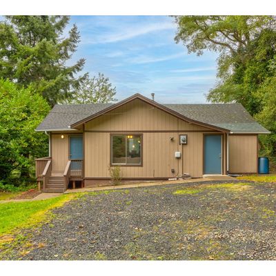 1372 Pacific Ave, Raymond, WA 98577