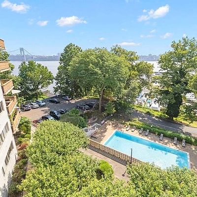 1375 River Road, Edgewater, NJ 07020