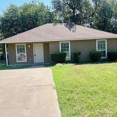 1230 E James St, Cleburne, TX 76031