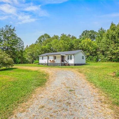 1498 Nc Highway 65 W, Walnut Cove, NC 27052