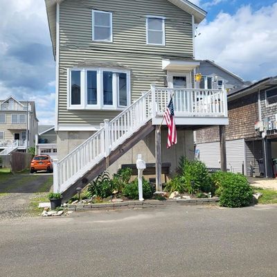 15 Richard St, Milford, CT 06460