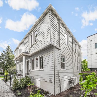 1525 B 44th Avenue Sw, Seattle, WA 98116