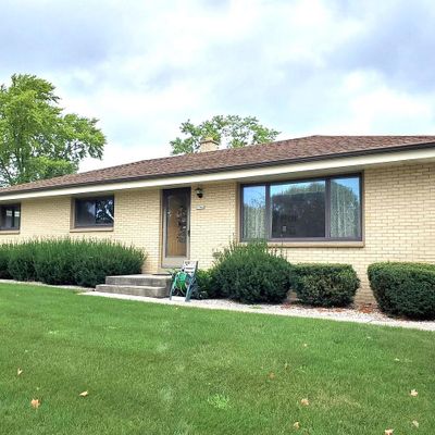 1540 Parknoll Ln, Port Washington, WI 53074