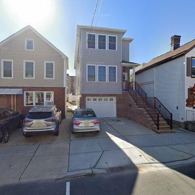 16 Silver St, Bayonne, NJ 07002