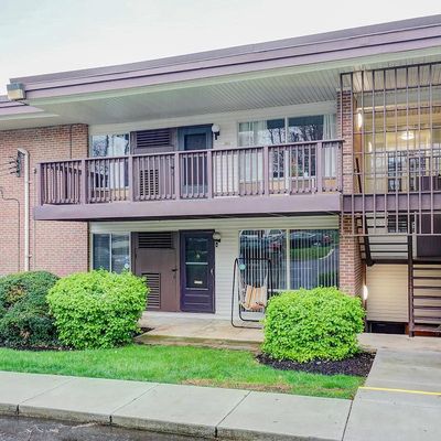 160 Talbott #102, Rockville, MD 20852