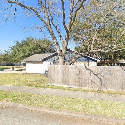 1601 Dixie Hollow St, Pearland, TX 77581