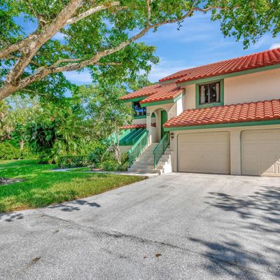 18 Lexington Lane W, Palm Beach Gardens, FL 33418