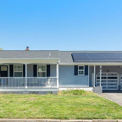 18 Manor Dr, Manahawkin, NJ 08050