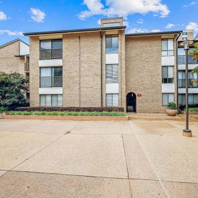 18 Monroe St #18 301, Rockville, MD 20850