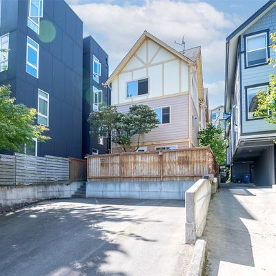 1812 23rd Avenue, Seattle, WA 98122