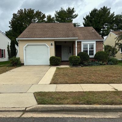 19 Fairfax Dr, Mount Laurel, NJ 08054