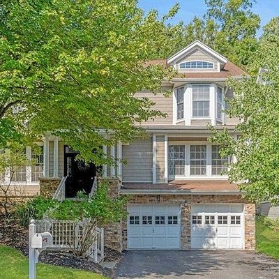 17 Hunters Run, Oakland, NJ 07436