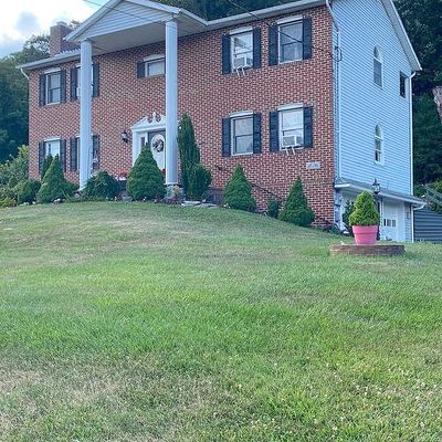 170 W White Bear Dr, Summit Hill, PA 18250