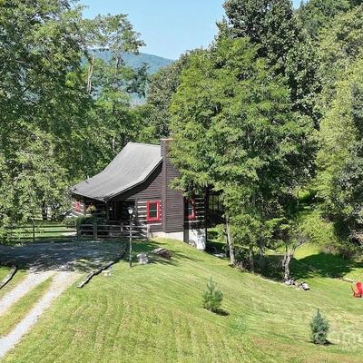 206 Leighway Ln, Banner Elk, NC 28604