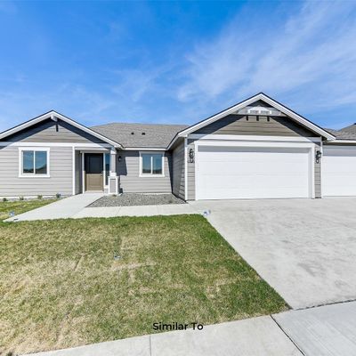 208 N Sandy Lp, Moses Lake, WA 98837