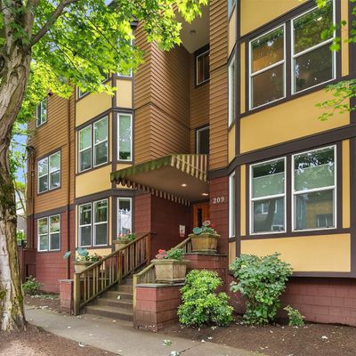 209 N 39th Street, Seattle, WA 98103