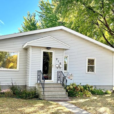 210 7 Th St S, Breckenridge, MN 56520