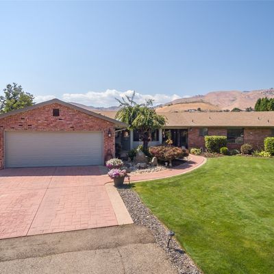 2105 Sunrise Cir, Wenatchee, WA 98801