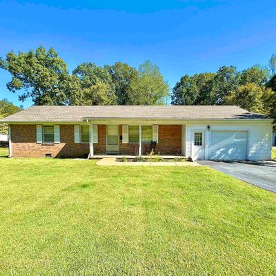 215 Hillhurst Dr, Selmer, TN 38375