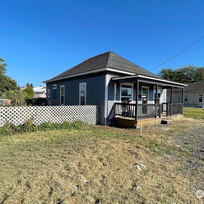 219 7 Th St, Raymond, WA 98577