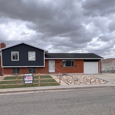 220 Cedar Cir, Green River, WY 82935