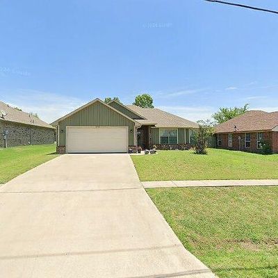 2206 Mangum St, Commerce, TX 75428