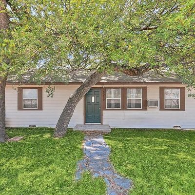 2219 N Elm St, Denton, TX 76201