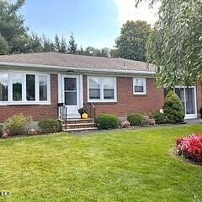 2 Deerwood Dr, Albany, NY 12205