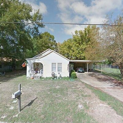 203 Sanders St, Center, TX 75935